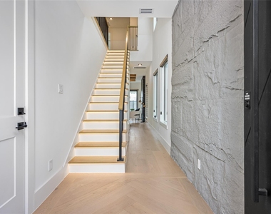 623 Winding Oaks - Photo Thumbnail 3