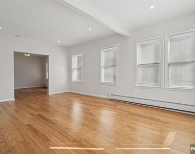 403 Abington - Photo Thumbnail 7