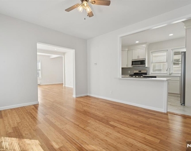 403 Abington - Photo Thumbnail 4
