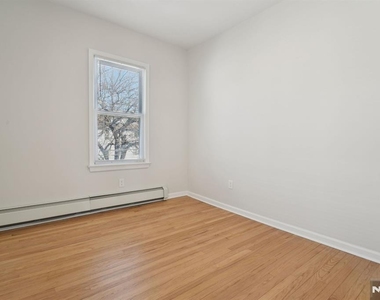403 Abington - Photo Thumbnail 17