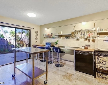 4033 Sandlewood Lane - Photo Thumbnail 2