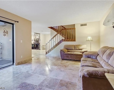 4033 Sandlewood Lane - Photo Thumbnail 6