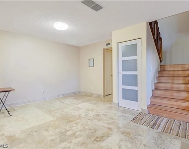 4033 Sandlewood Lane - Photo Thumbnail 5