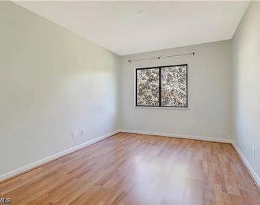 4033 Sandlewood Lane - Photo Thumbnail 13