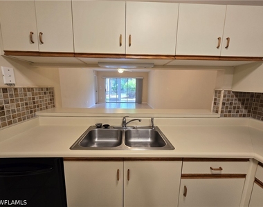 5750 Woodmere Lake Circle - Photo Thumbnail 10