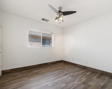 10638 Desert Springs Circle - Photo Thumbnail 6