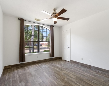 10638 Desert Springs Circle - Photo Thumbnail 7
