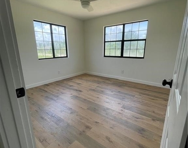 3820 20th Street W - Photo Thumbnail 8