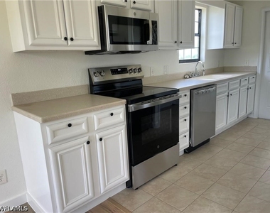 3820 20th Street W - Photo Thumbnail 5