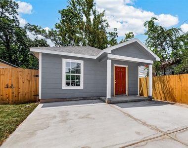 7412 S Hall Street - Photo Thumbnail 2
