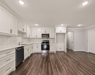 7412 S Hall Street - Photo Thumbnail 13