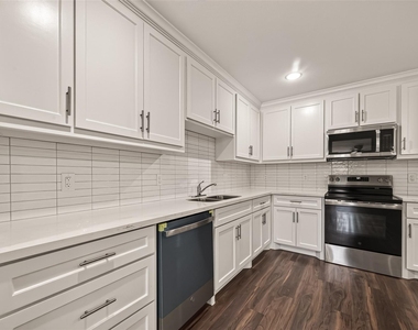 7412 S Hall Street - Photo Thumbnail 14