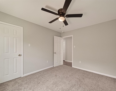 7412 S Hall Street - Photo Thumbnail 19