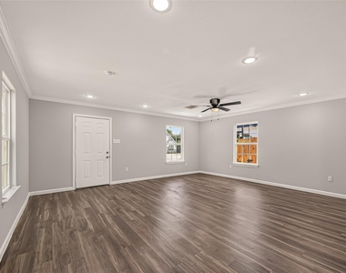 7412 S Hall Street - Photo Thumbnail 8