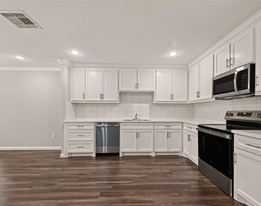 7412 S Hall Street - Photo Thumbnail 12