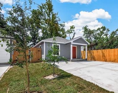 7412 S Hall Street - Photo Thumbnail 1