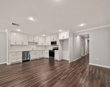 7412 S Hall Street - Photo Thumbnail 9