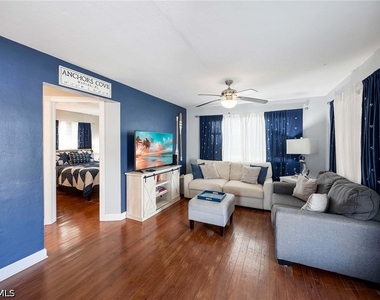547 101st Avenue N - Photo Thumbnail 5