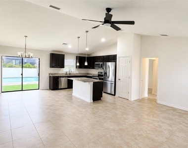 2208 Nw 42nd Place - Photo Thumbnail 6
