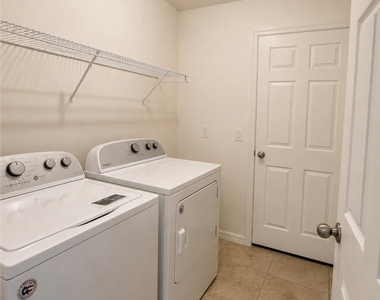 2208 Nw 42nd Place - Photo Thumbnail 18