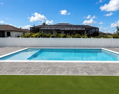 2208 Nw 42nd Place - Photo Thumbnail 22