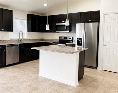 2208 Nw 42nd Place - Photo Thumbnail 3