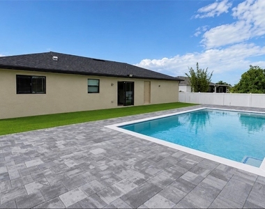 2208 Nw 42nd Place - Photo Thumbnail 21