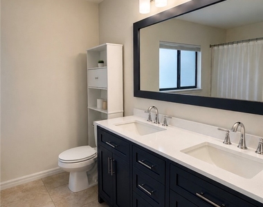 2208 Nw 42nd Place - Photo Thumbnail 8