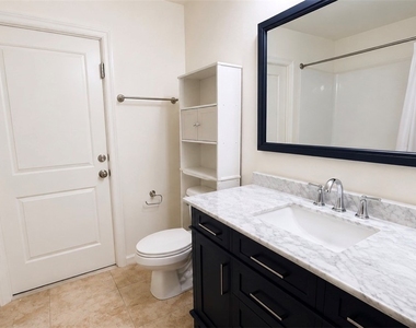 2208 Nw 42nd Place - Photo Thumbnail 16