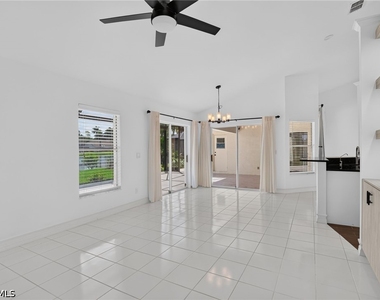2126 E Crown Point - Photo Thumbnail 16