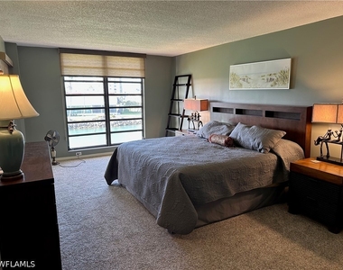 2305 Gulf Shore Boulevard N - Photo Thumbnail 9
