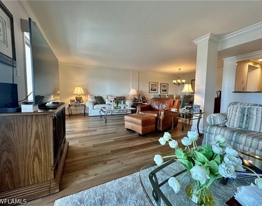 555 Park Shore Drive - Photo Thumbnail 14