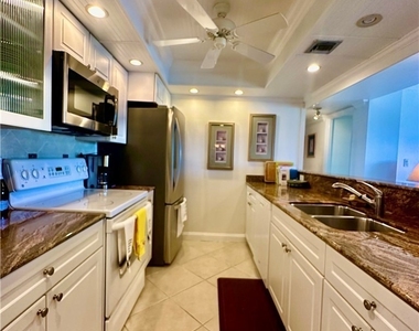 555 Park Shore Drive - Photo Thumbnail 4