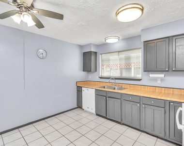 16206 New Field Drive - Photo Thumbnail 13