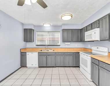 16206 New Field Drive - Photo Thumbnail 12