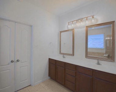 3519 Dryer Park Drive - Photo Thumbnail 18