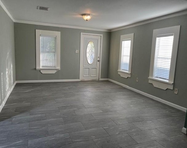 1806 N Avenue S - Photo Thumbnail 12