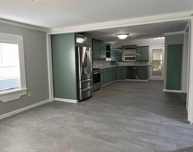 1806 N Avenue S - Photo Thumbnail 10