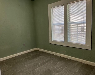 1806 N Avenue S - Photo Thumbnail 17