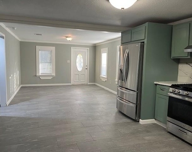 1806 N Avenue S - Photo Thumbnail 11