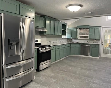 1806 N Avenue S - Photo Thumbnail 7