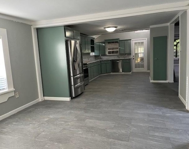 1806 N Avenue S - Photo Thumbnail 4