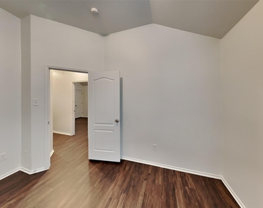 7702 Summerdale Drive - Photo Thumbnail 13