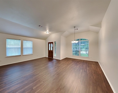 7702 Summerdale Drive - Photo Thumbnail 4