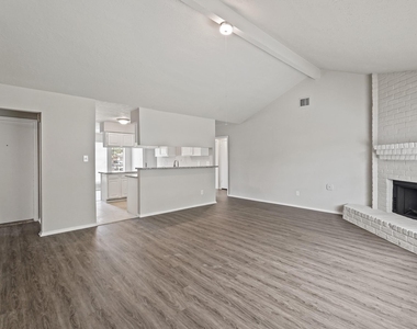 4319 Windrift Drive - Photo Thumbnail 2