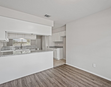 4319 Windrift Drive - Photo Thumbnail 4