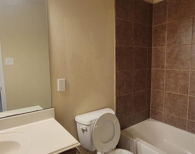 2502 Quiet Sage Lane - Photo Thumbnail 30