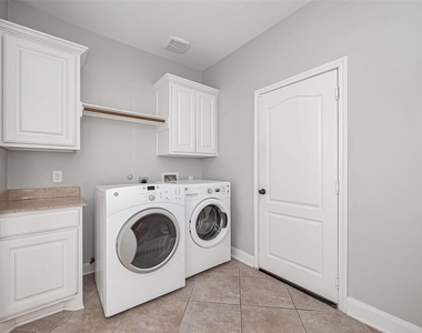 46 Sandwell Place - Photo Thumbnail 8
