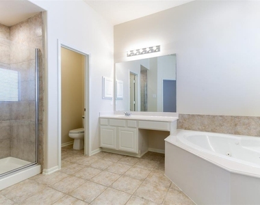18010 Gable Oak Lane - Photo Thumbnail 11