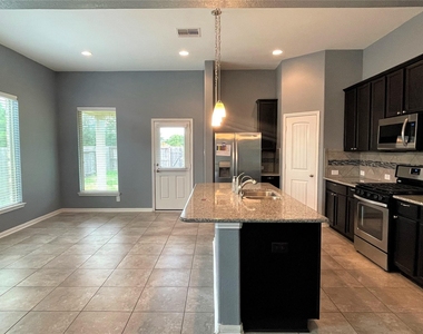 518 Sylvan Grove Lane - Photo Thumbnail 4